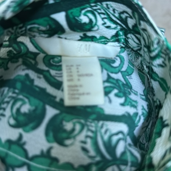 NWOT Geometric design green & white abstract tunic by H&M. Mandarin collar L/S. - Picture 8 of 11